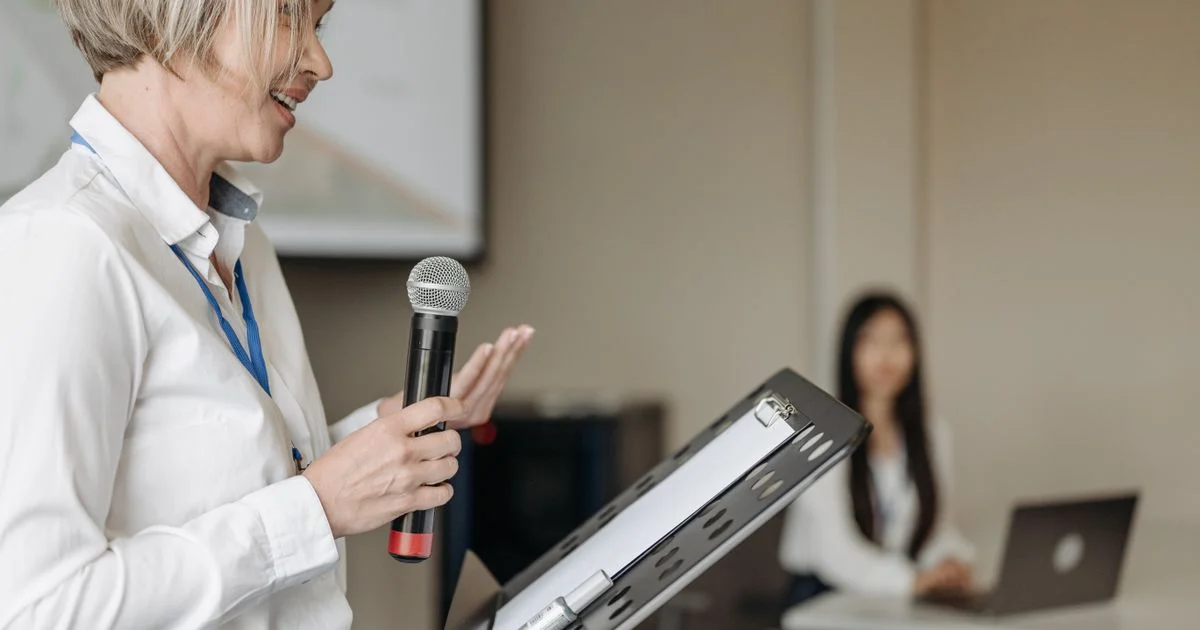 Cara Meningkatkan Kemampuan Public Speaking Mahasiswa PAI